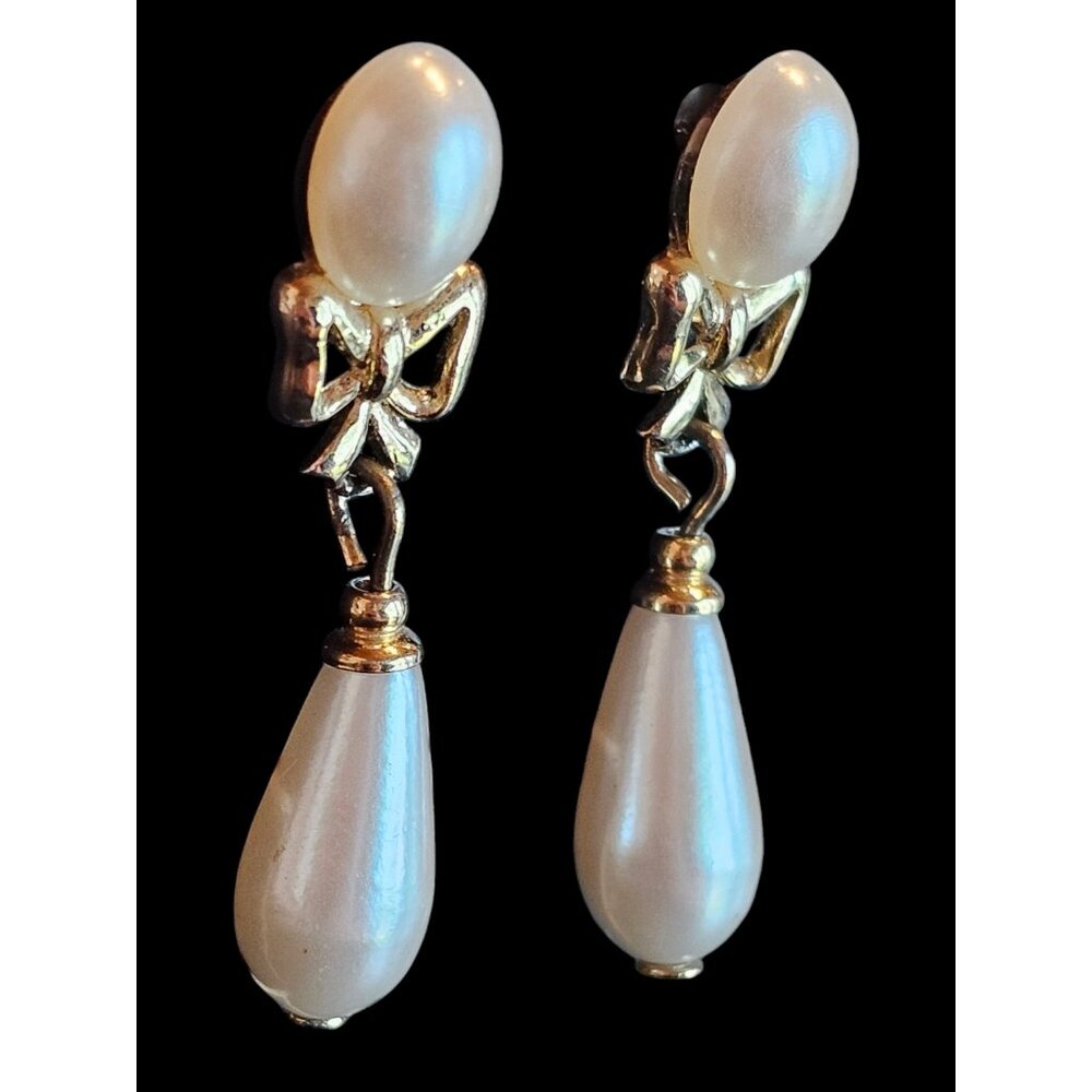 Pearl/Bow Gold Stud Earrings